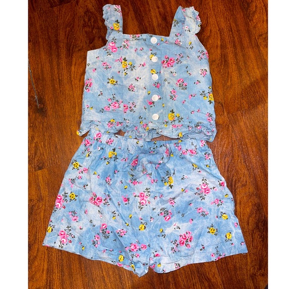 RARE EDITION GIRLS SHORT & TOP SET - Picture 1 of 1